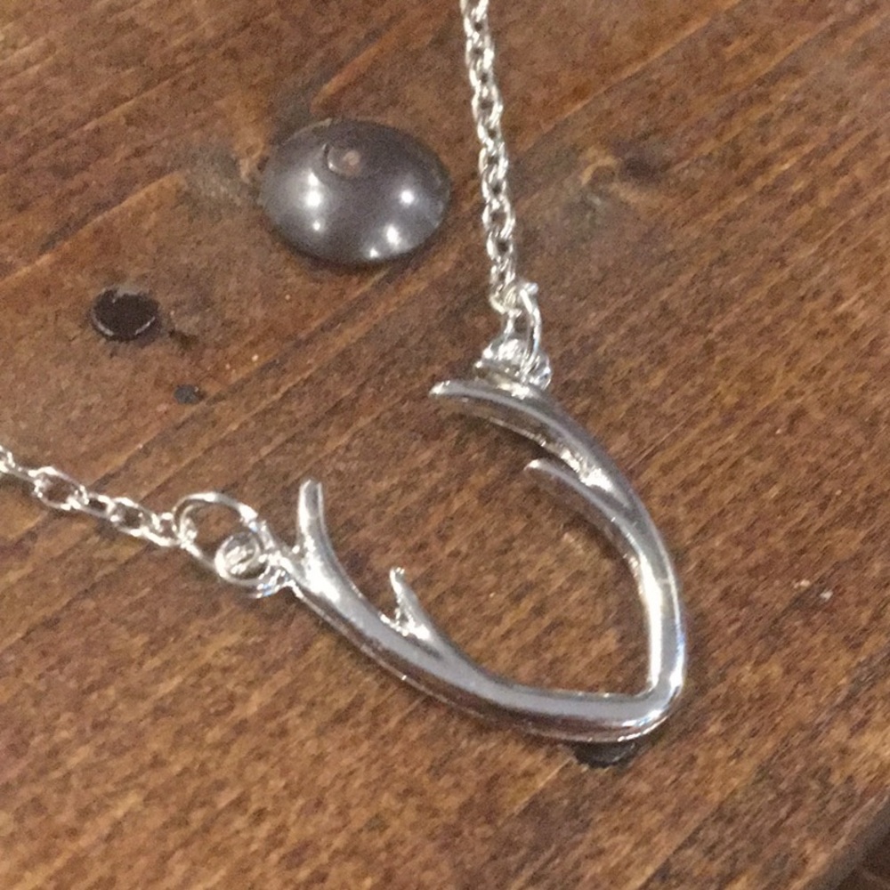 🌲WILDMOOSE🌲 Dainty Delicate Antler Necklace - Picture 2 of 5